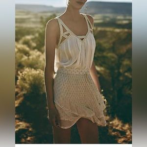 White anthropologie primrose mini skirt size large